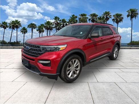 Certified 2022 Ford Explorer XLT w/ Equipment Group 202A RWD image 3