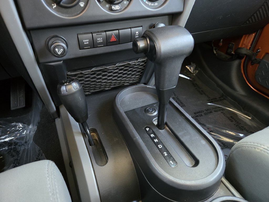 Used 2010 Jeep Wrangler Unlimited Rubicon AWD/4WD image 21