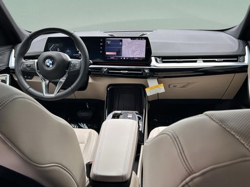Used 2025 BMW X1 xDrive28i w/ Convenience Package image 9