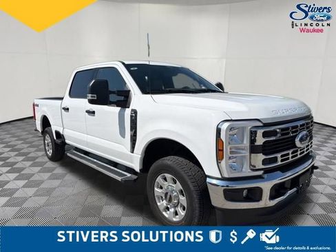 Used 2024 Ford F250 XLT AWD/4WD image 3