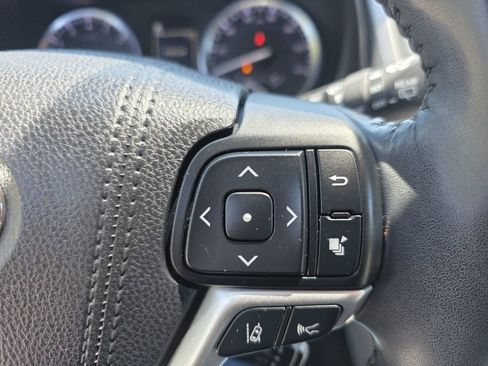 Used 2017 Toyota Highlander XLE AWD/4WD image 27