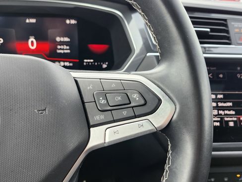 Used 2023 Volkswagen Tiguan SE R-Line image 34