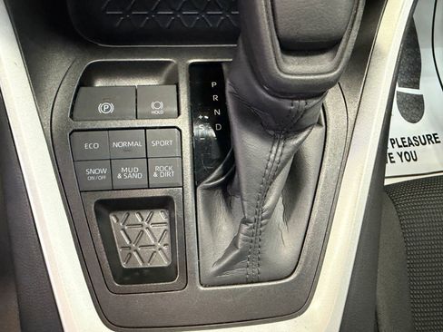 Used 2025 Toyota RAV4 LE image 41