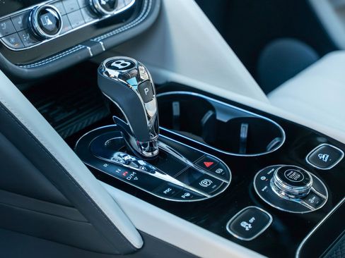 Used 2023 Bentley Bentayga Extended Wheelbase image 35