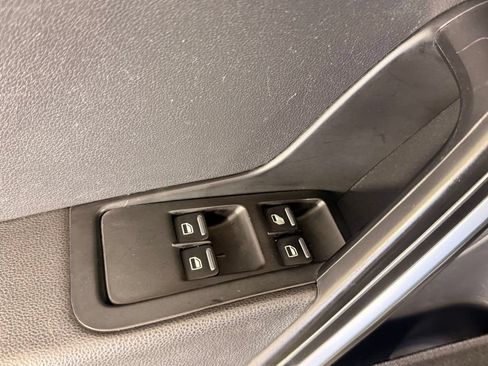 Used 2018 Volkswagen Beetle 2.0T S FWD image 24