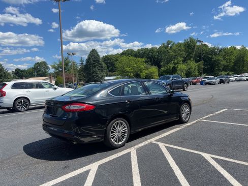 Used 2014 Ford Fusion SE w/ Equipment Group 202A FWD image 6