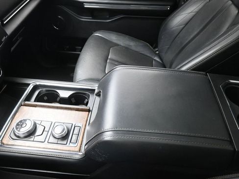 Used 2019 Ford Expedition Max Platinum image 18