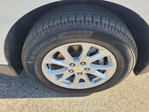 Used 2021 Chevrolet Equinox LS image 18