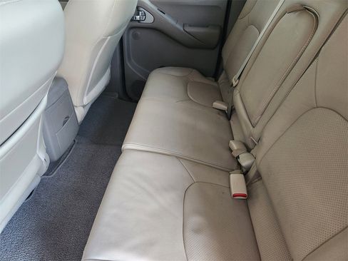 Used 2014 Nissan Frontier SL image 28