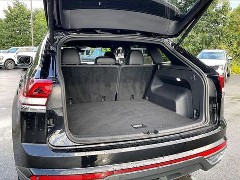 Used 2025 Volkswagen Atlas Cross Sport SE AWD/4WD image 34