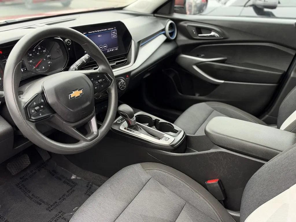 Used 2024 Chevrolet Trax LS w/ LS Convenience Package FWD image 10