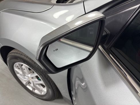 Used 2023 Chevrolet Equinox LT image 23