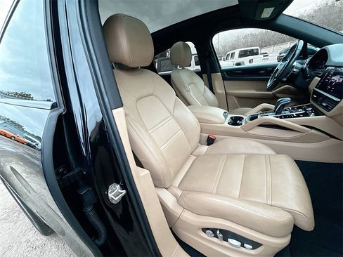 Used 2021 Porsche Cayenne Coupe image 33