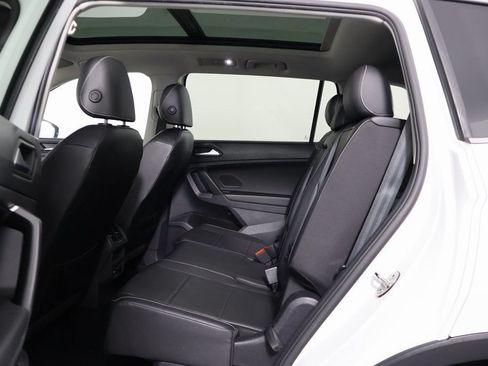 Used 2021 Volkswagen Tiguan SE w/ Panoramic Sunroof Package FWD image 11