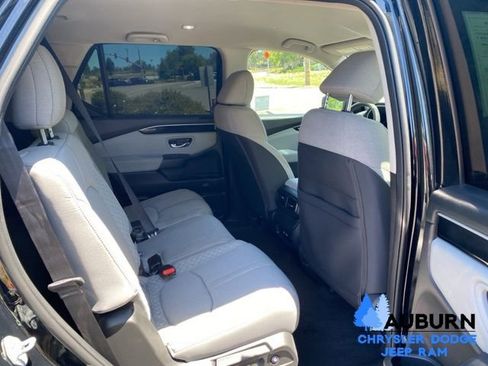 Used 2023 Honda Pilot LX image 16