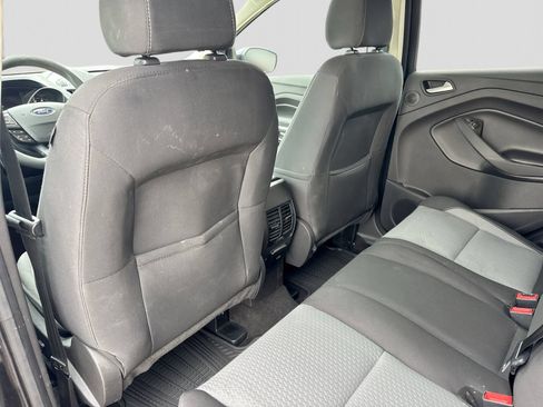 Used 2017 Ford Escape SE w/ Equipment Group 201A FWD image 19