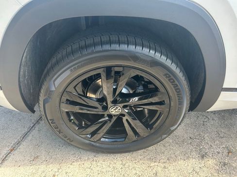 New 2026 Volkswagen Atlas Cross Sport SEL R-Line image 22
