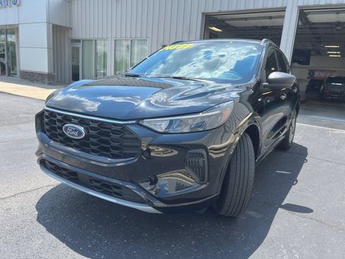 Used 2023 Ford Escape ST-Line w/ Tech Pack #1 AWD/4WD image 4