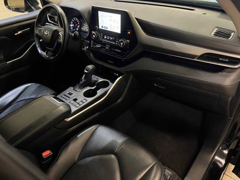 Certified 2023 Toyota Highlander XLE image 15