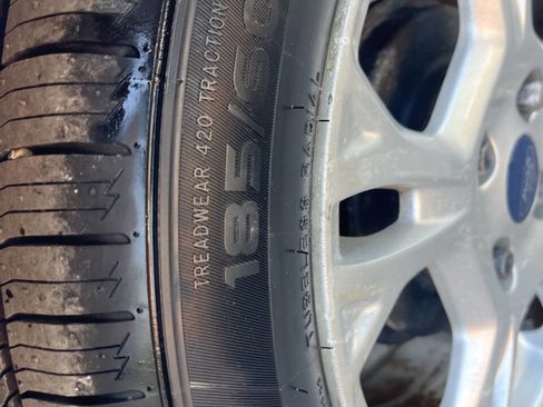 Used 2015 Ford Fiesta SE image 18