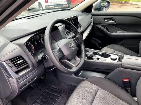 Certified 2026 Nissan Rogue SV AWD/4WD image 8