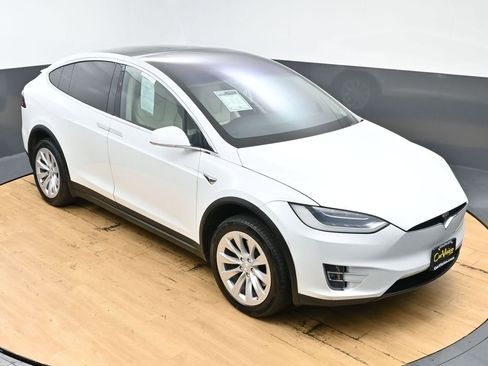 Used 2019 Tesla Model X 100D AWD/4WD image 3