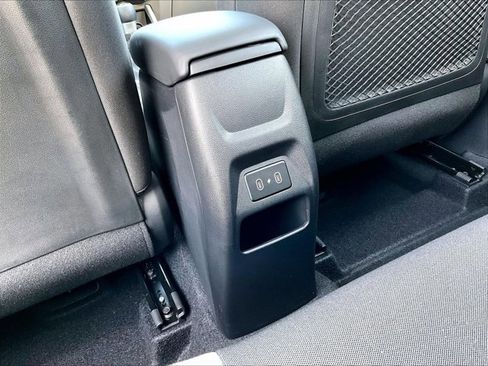 Used 2024 Hyundai Venue SEL image 25