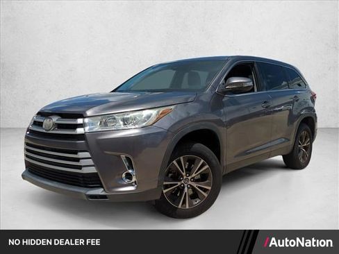 Used 2019 Toyota Highlander LE FWD image 1