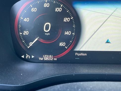 Used 2019 Volvo XC60 T6 R-Design w/ Protection Package Premier AWD/4WD image 11
