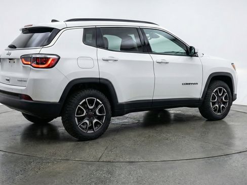 Used 2025 Jeep Compass Trailhawk w/ Trailer Tow Group image 9