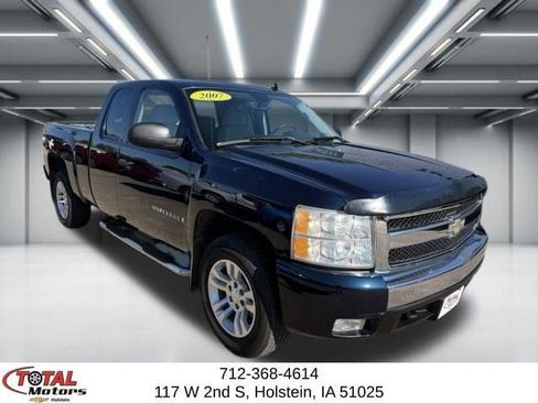 Used 2007 Chevrolet Silverado 1500 LT w/ 1LT Convenience Package AWD/4WD image 2