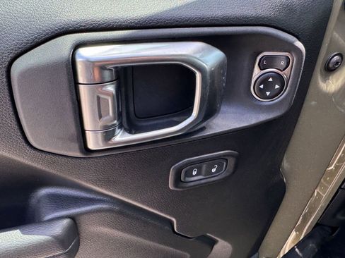 New 2025 Jeep Gladiator Sport image 10