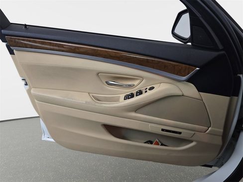 Used 2011 BMW 535i xDrive Sedan image 26