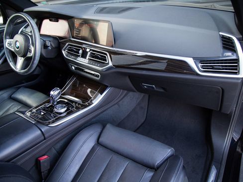 Used 2019 BMW X5 xDrive40i w/ M Sport Package AWD/4WD image 26