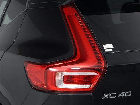 Certified 2026 Volvo XC40 B5 Plus AWD/4WD image 18