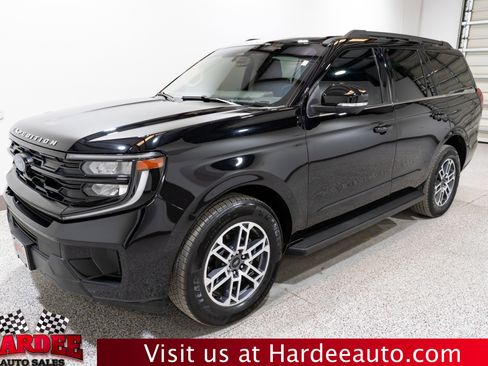 Used 2025 Ford Expedition Active image 2