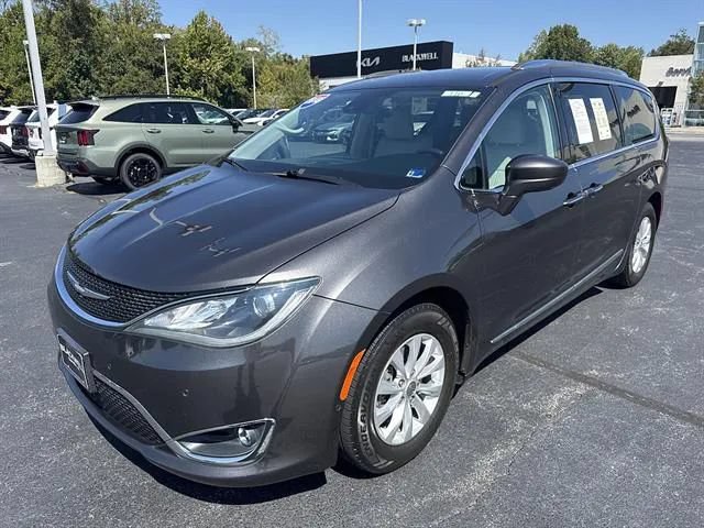 Used 2018 Chrysler Pacifica Touring-L Plus w/ Advanced Safetytec Group FWD image 3