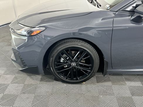 Used 2025 Toyota Camry SE FWD image 11