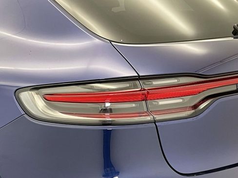 Certified 2025 Porsche Macan AWD/4WD image 16
