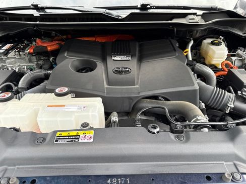 Used 2022 Toyota Tundra Capstone AWD/4WD image 12