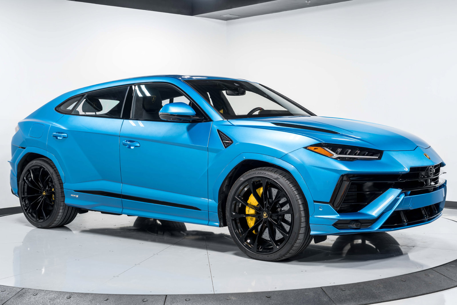 Used 2024 Lamborghini Urus S AWD/4WD image 45