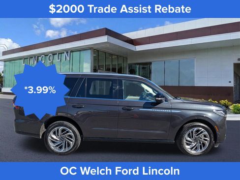 Certified 2025 Lincoln Navigator Reserve image 4