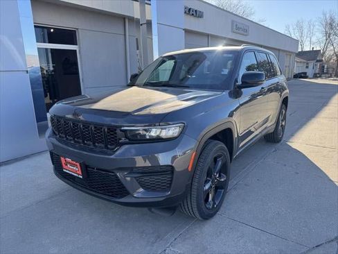 New 2025 Jeep Grand Cherokee Altitude image 34