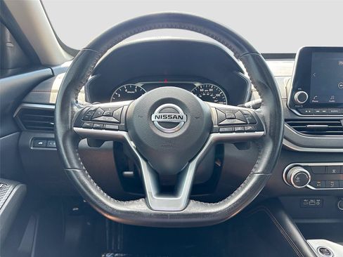 Used 2022 Nissan Altima 2.5 SR FWD image 11