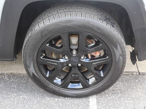 Used 2017 Jeep Renegade Altitude image 9