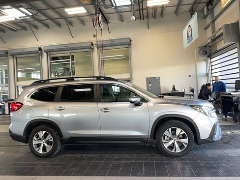 Used 2024 Subaru Ascent Premium w/ Convenience Package image 4