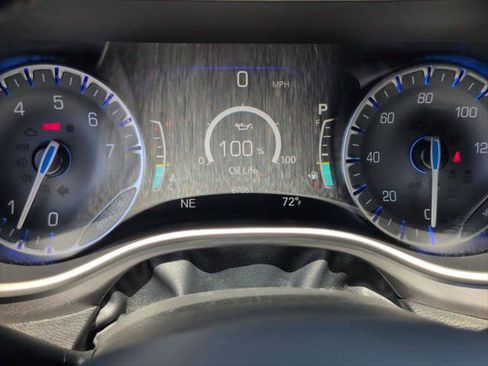 Certified 2023 Chrysler Pacifica Touring-L FWD image 19