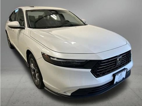 Certified 2023 Honda Accord EX image 9
