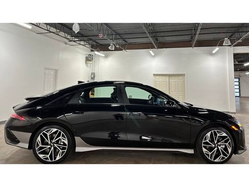 Used 2025 Hyundai Ioniq 6 SEL RWD image 9