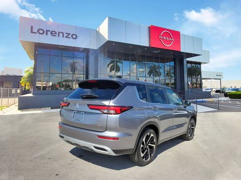 Used 2022 Mitsubishi Outlander SE AWD/4WD image 5